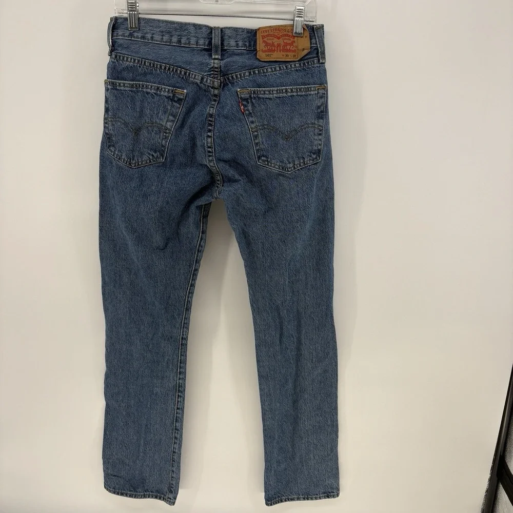 Levis 501 Jeans Mens 30x32 Light Wash Button Fly Straight Leg‎ Denim Classic Fit